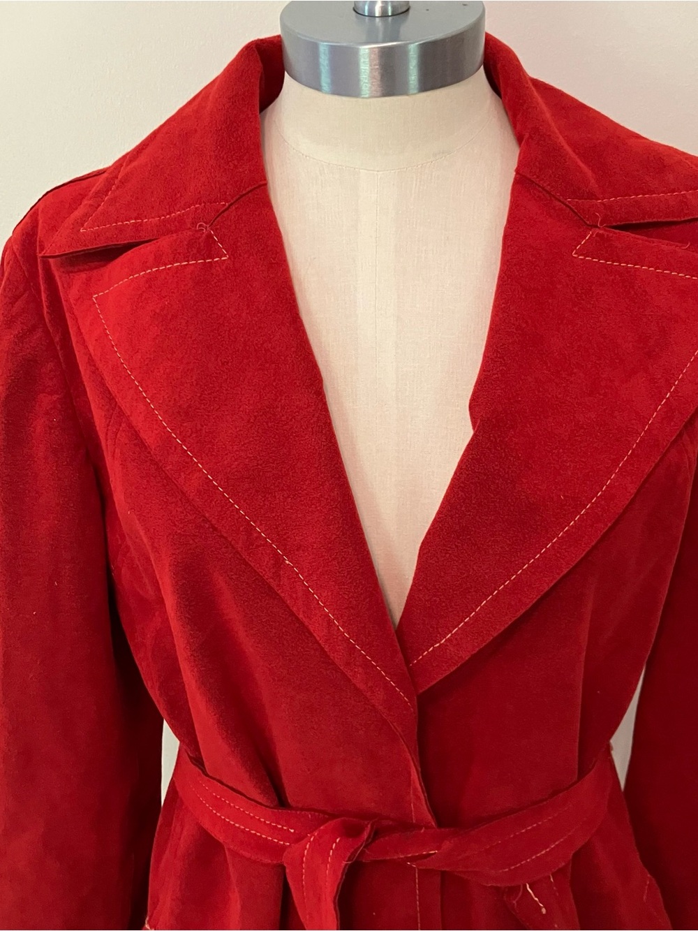 VTG Women’s Sz.8 70s Red Suede Leather Belted Trench Coat Long Boho Festival - Picture 2 of 16